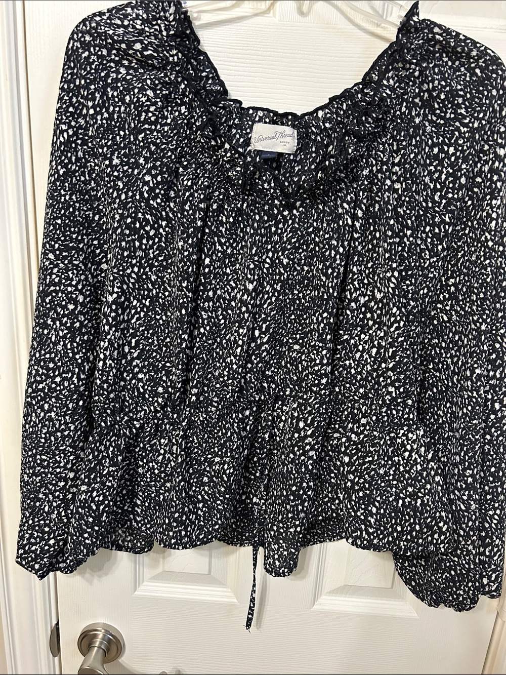 Universal Thread Black & White Speckle Peasant Top